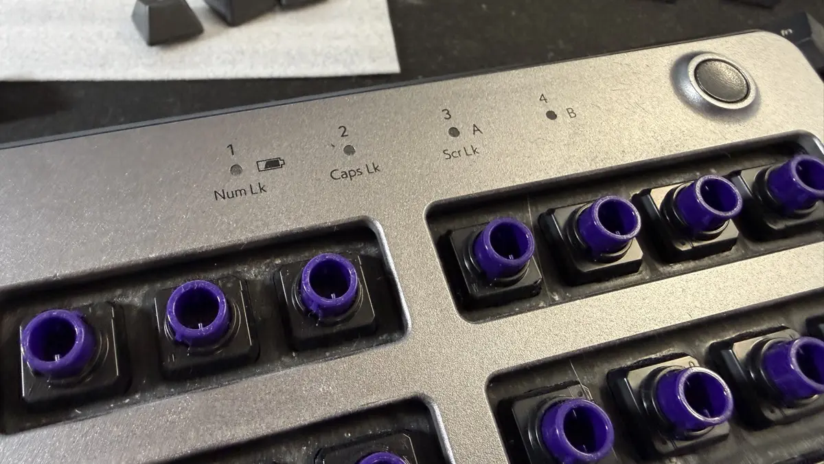 REALFORCE R3 キーボード Mac 配列 / R3HE11 のキートップを交換する & 掃除 (25)