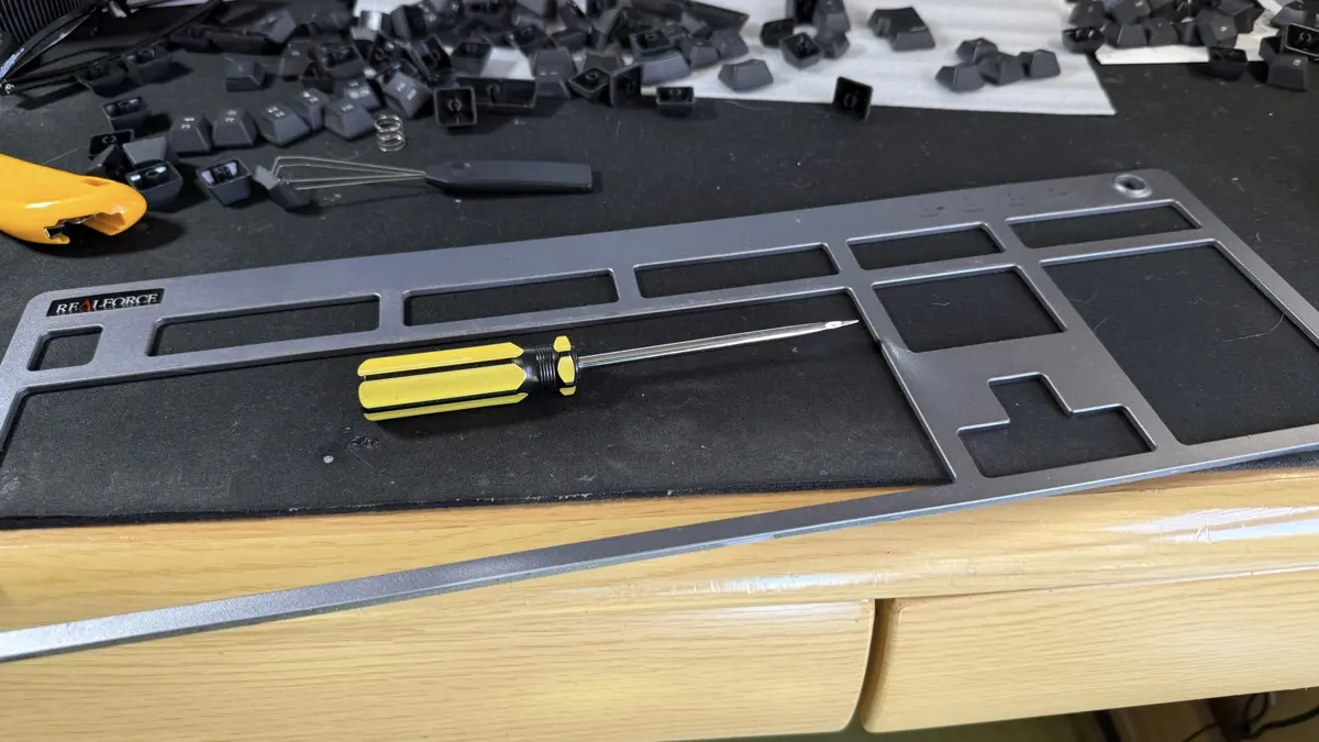 REALFORCE R3 キーボード Mac 配列 / R3HE11 のキートップを交換する & 掃除 (29)