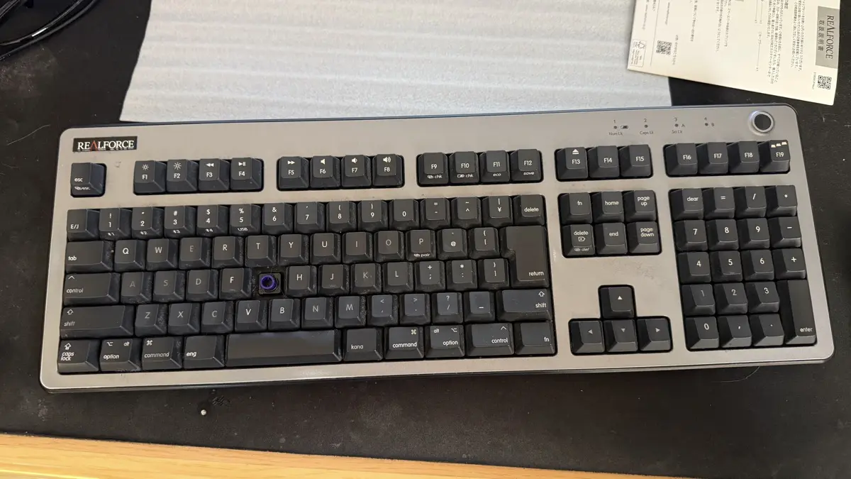 REALFORCE R3 キーボード Mac 配列 / R3HE11 のキートップを交換する & 掃除 (9)