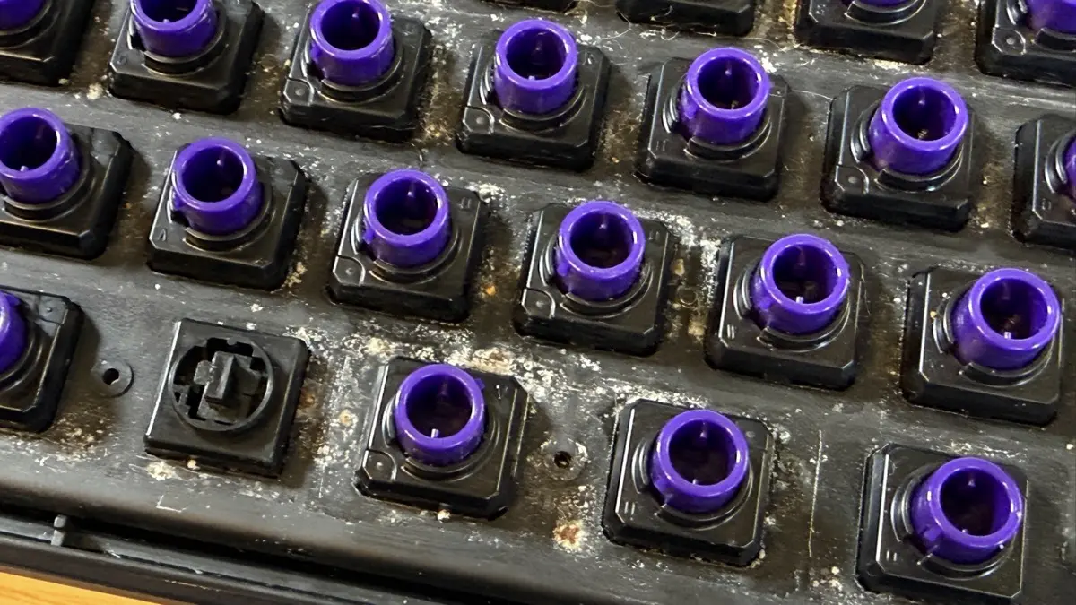 REALFORCE R3 キーボード Mac 配列 / R3HE11 のキートップを交換する & 掃除 (41)