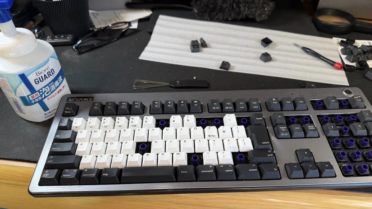 REALFORCE R3 キーボード Mac 配列 / R3HE11 のキートップを交換する & 掃除 (43)