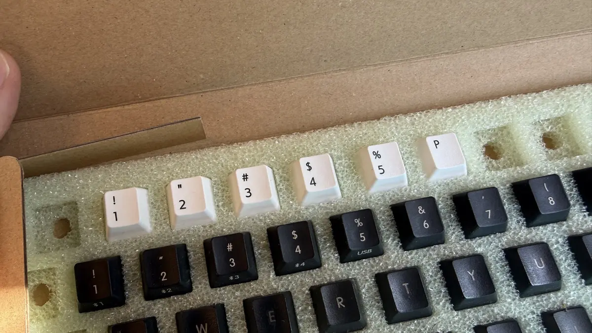 REALFORCE R3 キーボード Mac 配列 / R3HE11 のキートップを交換する & 掃除 (47)