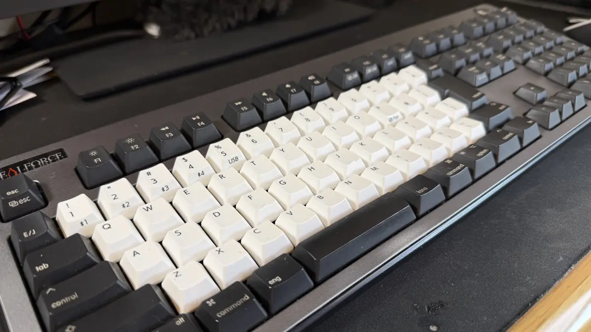 REALFORCE R3 キーボード Mac 配列 / R3HE11 のキートップを交換する & 掃除 (51)