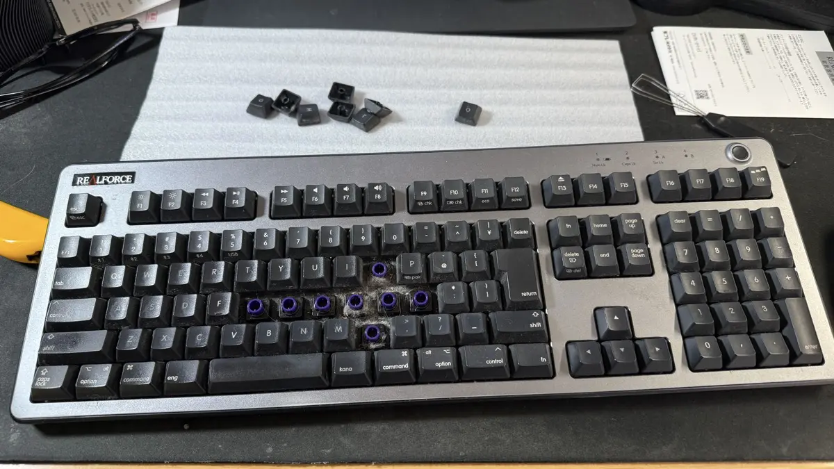 REALFORCE R3 キーボード Mac 配列 / R3HE11 のキートップを交換する & 掃除 (11)