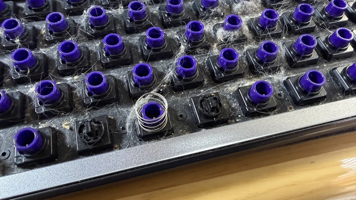 REALFORCE R3 キーボード Mac 配列 / R3HE11 のキートップを交換する & 掃除 (19)